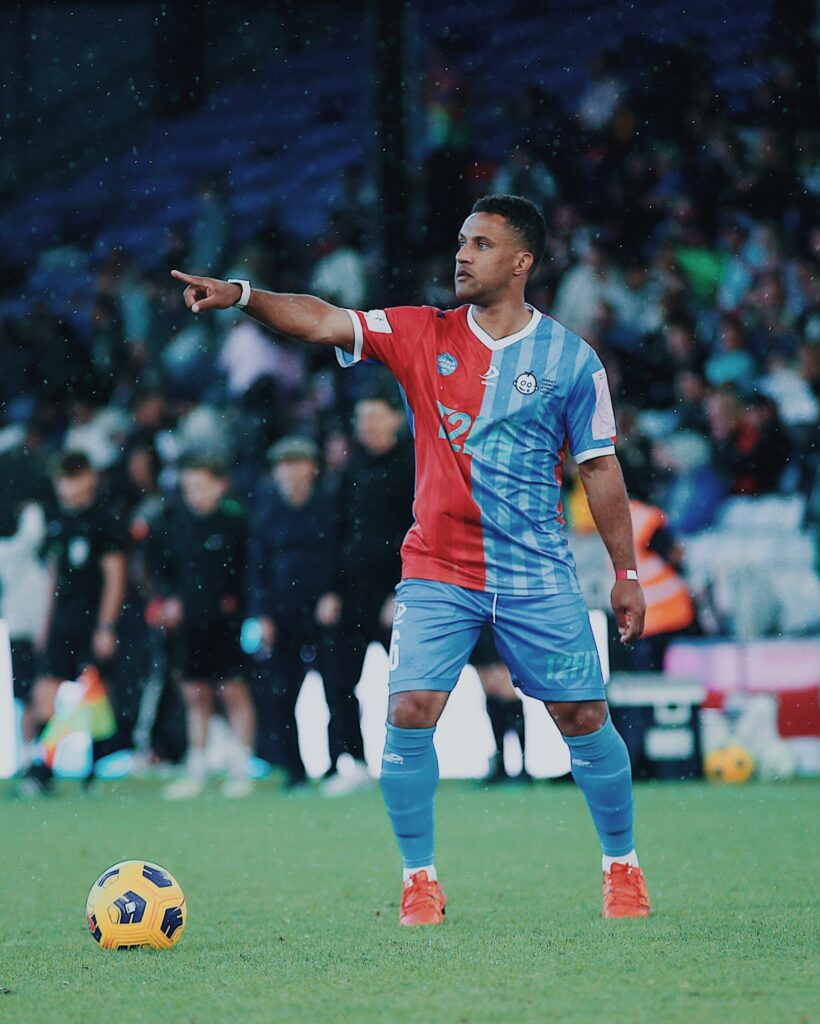 Wayne Routledge pointing his hand. 